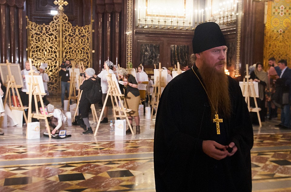 Четыре года назад, здесь же, на территории Храма Христа Спасителя, акция начиналась как московская.