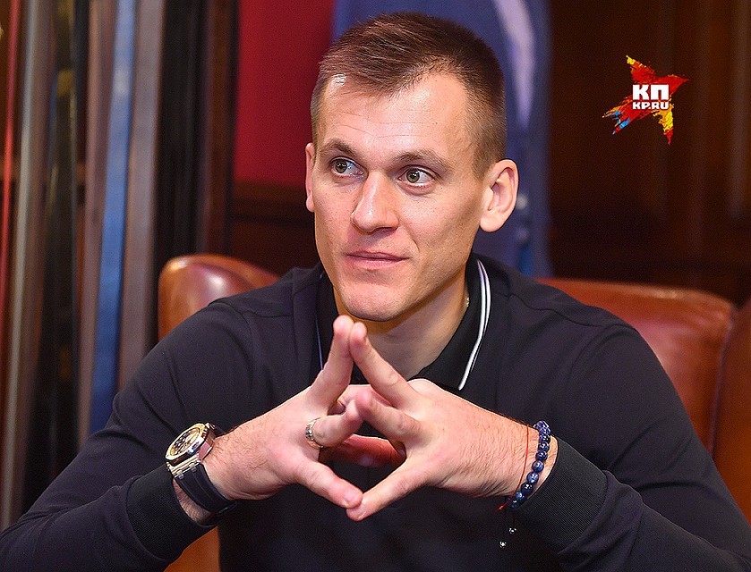 Артем Ребров: "Я - вратарь, я к трибунам ближе всех. И чувствую настроение." Фото: Владимир ВЕЛЕНГУРИН