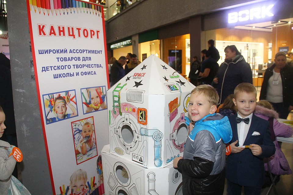 Генеральный партнер конкурса - сеть розничных магазинов «Канцторг». Фото: Роман ИГНАТЬЕВ