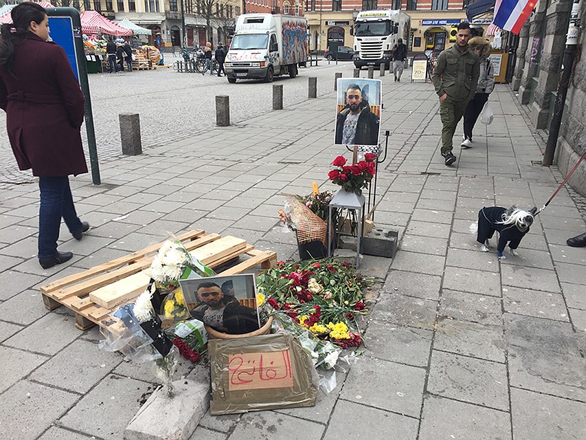 "Мемориал" застреленному арабскому мигранту в Мальме Фото: Дарья АСЛАМОВА