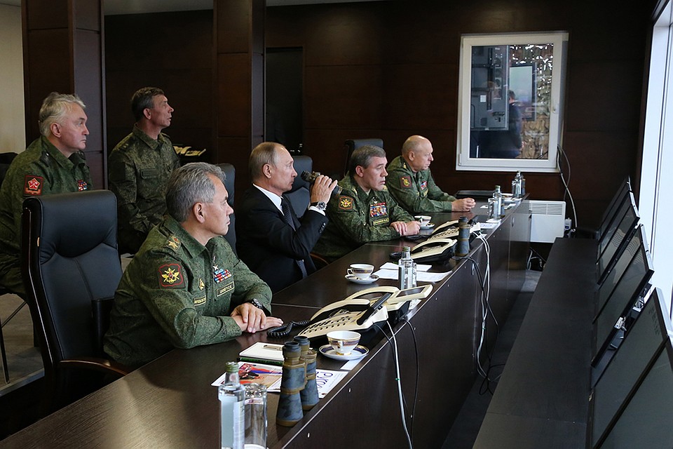 Президент РФ Владимир Путин, Министр обороны Сергей Шойгу и Начальник Генштаба Вооруженных сил России генерал армии Валерий Герасимов Фото: Вадим САВИЦКИЙ