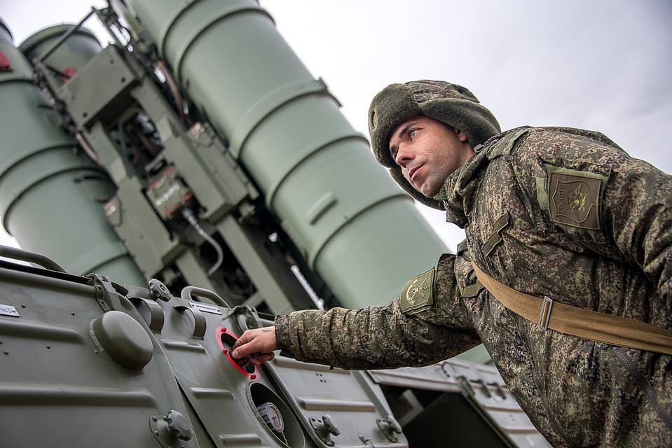 Севостьянов: Возможности С-400 поистине уникальны, но сама система - ничто без людей. Фото: Анна САДОВНИКОВА