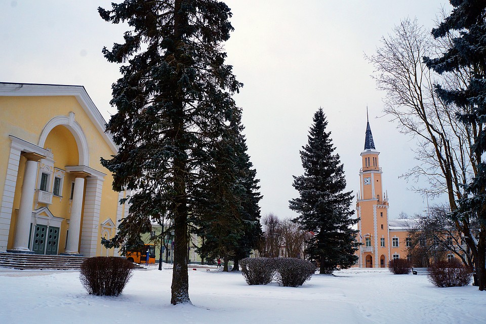 Площадь в центре города. Фото: Павел Прокофьев.