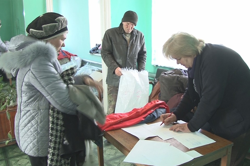 Село Михайловка, сбор помощи Фото: телеканал "Наши новости"