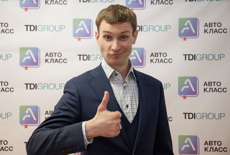 Актер советует и курсантам, и опытным водителям периодически повторять ПДД Фото: Николай ОБЕРЕМЧЕНКО