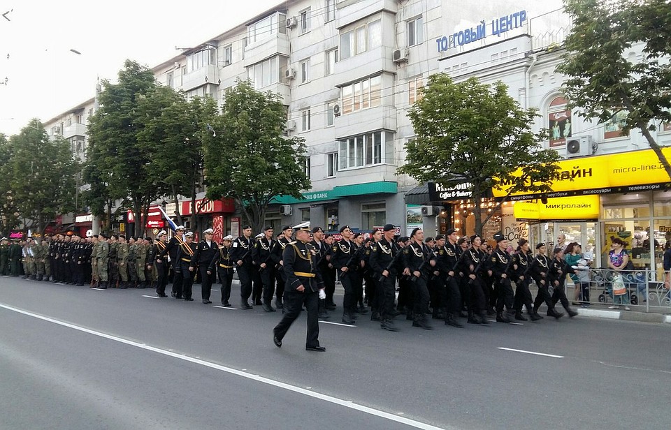 В городах проходят репетиции военных парадов. Фото: Анастасия КУРДЮКОВА
