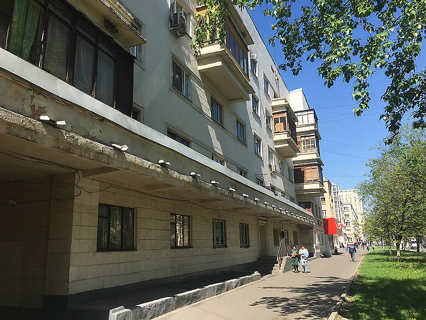 В Москве есть целые поселки, застроенные в 20-30-е годы прошлого века четырех- и пятиэтажками Фото: Павел КЛОКОВ