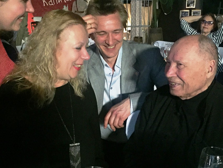 Поздравить Виталия Мельникова приехали Оксана Мысина и Алексей Зуев. Фото: Анатолий АГРАФЕНИН