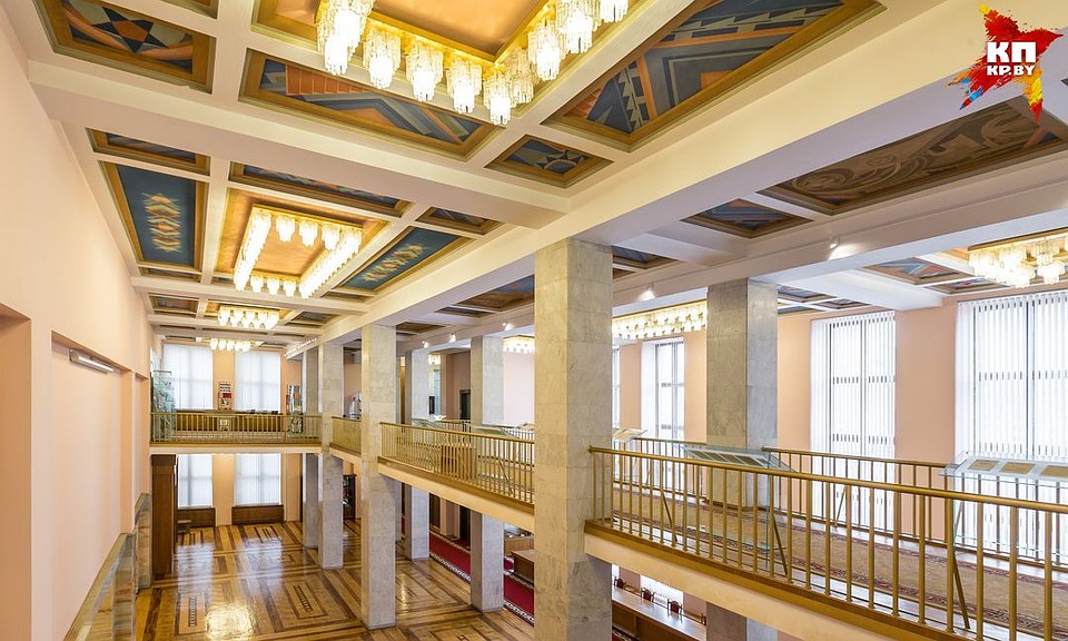 Так выглядит фойе перед входом в Овальный зал. Фото: Дмитрий ЛАСЬКО