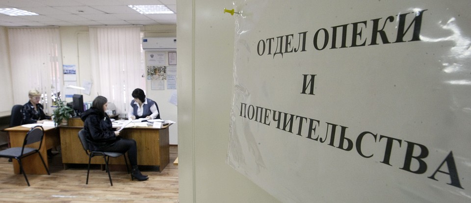 Работа отдела опеки и попечительства в Ростове-на-Дону. Фото ИТАР-ТАСС/ Валерий Матыцин