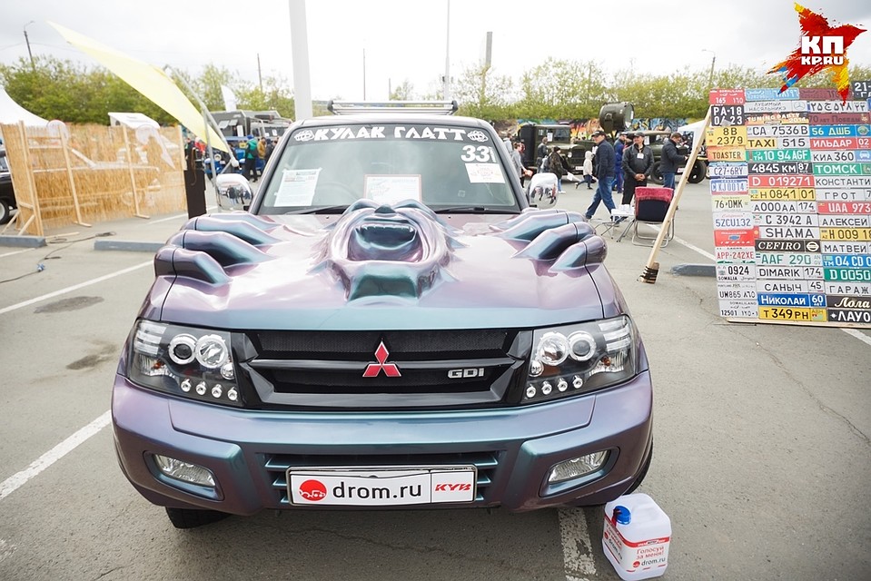 идею для своего автомобиля Mitsubishi Pajero владелец взял в фильме «Форсаж». Фото: Валерий ЗВОНАРЕВ