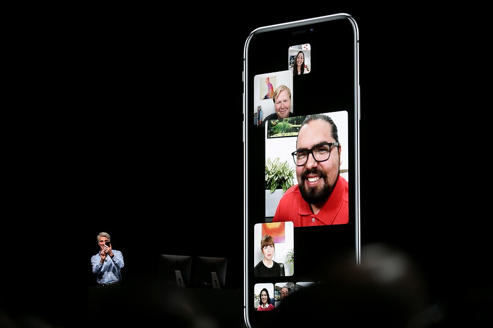 Возможность вести групповые разговоры в FaceTime - еще одна новая опция Фото: REUTERS