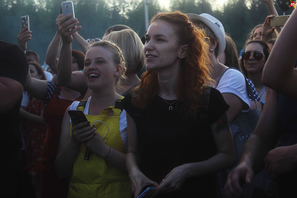 Гости фестиваля активно подпевали звезде Фото: Анастасия МАШКАЛЕВА