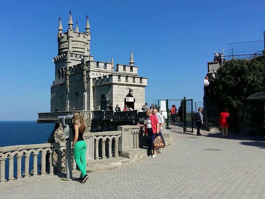 Основная цель визита украинцев в Крым - отдых. Фото: Анастасия КУРДЮКОВА