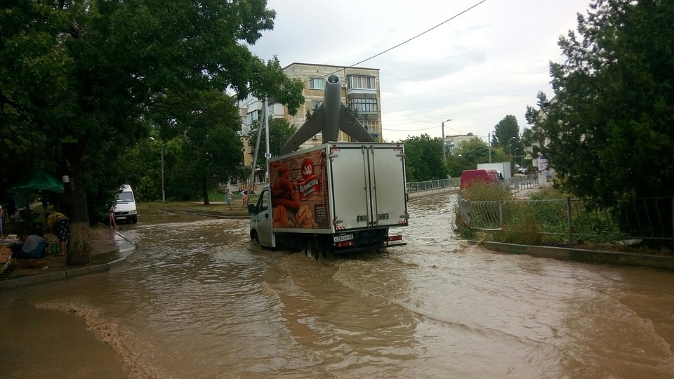 По пути к пляжу Любимовка, Севастополь. Фото: Юлия Заремба