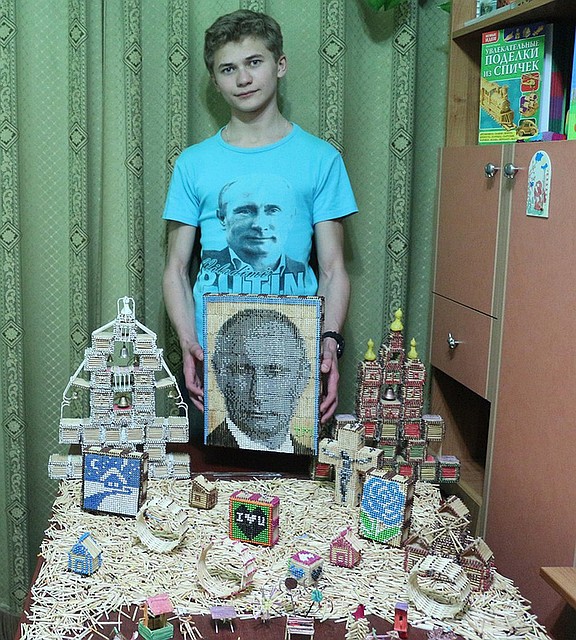 Спички тоже служили отличным материалом для поделок. Фото: личный архив Максима Торопова