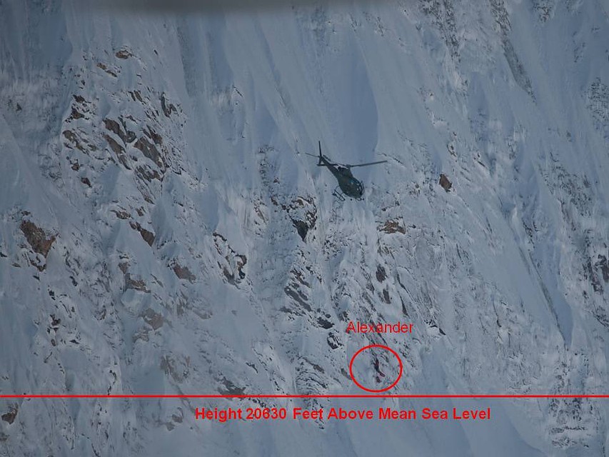 Так спасали нашего альпиниста Фото: Askari Aviation/Pakistan Army.