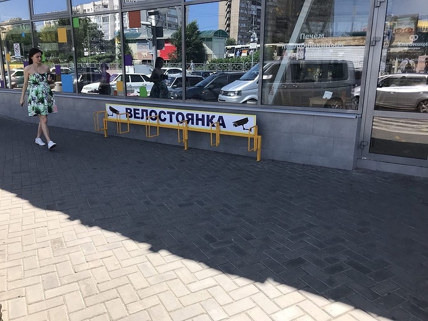 Город оставляет ощущение неопрятности, хотя центральные дороги отремонтированы, на площадях лежит плитка Фото: Личный архив