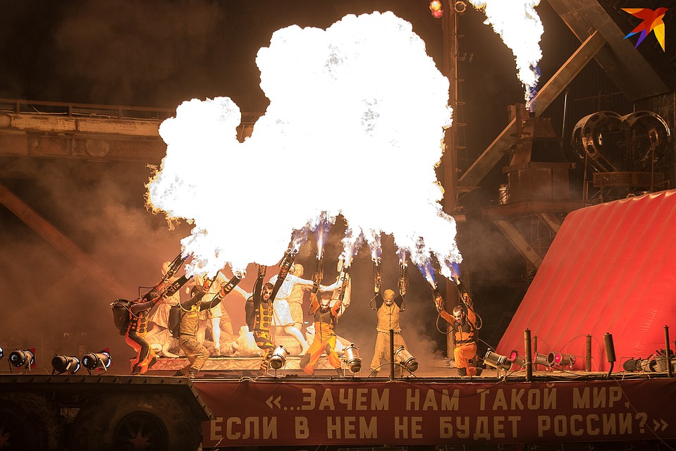 Команда из Донецка устроила шоу с огнеметами Фото: Анна САДОВНИКОВА