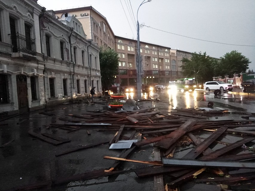 Кадастровый центр в Тюмени остался без крыши. Фото Сулеймана Гасымова vk.com