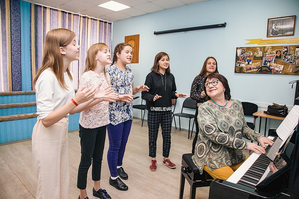 Любви и внимания Татьяны Рюриковны хватает на всех учеников. Фото: Сергей Грачев