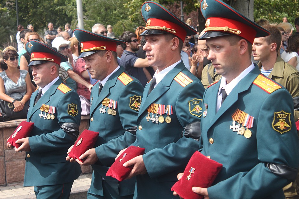Высшие награды Александра Захарченко Фото: Никита МАКАРЕНКОВ, Павел ХАНАРИН