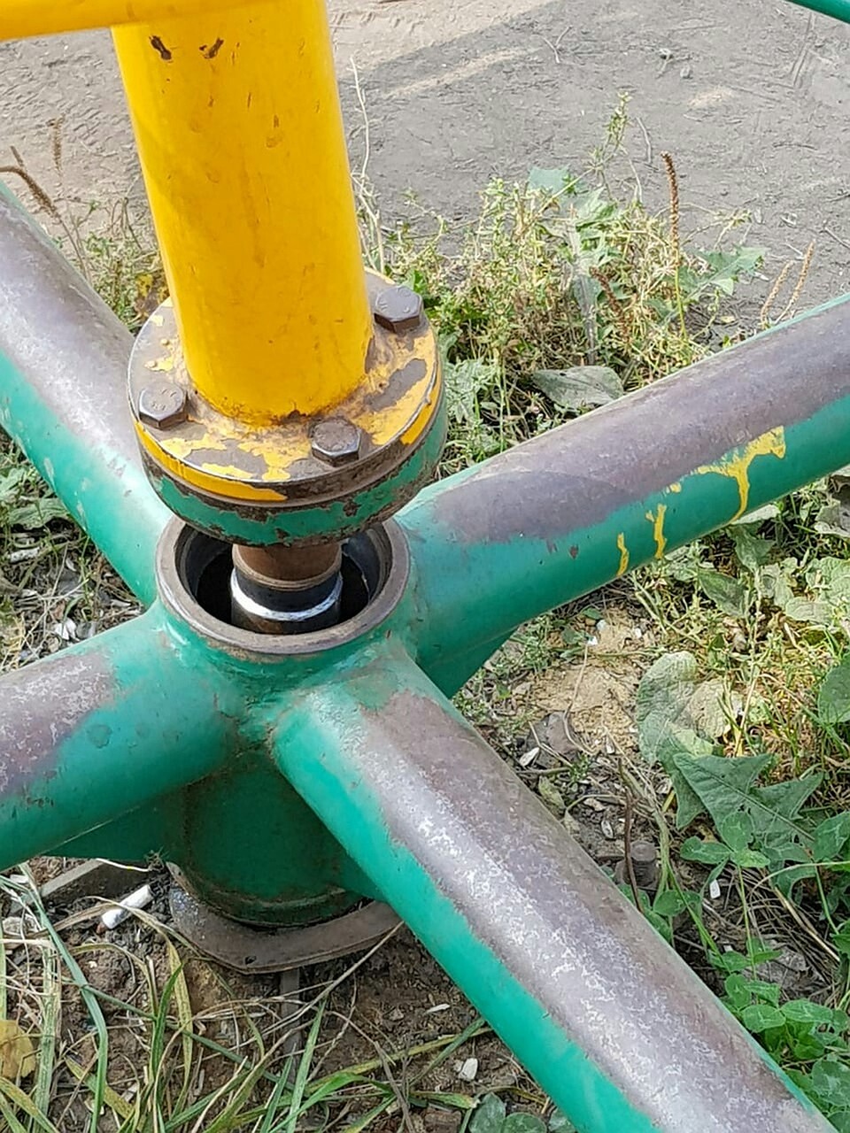 Сломанная качель