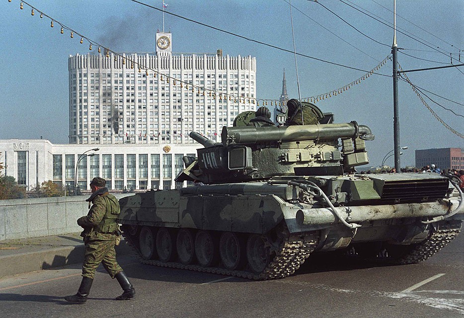 Расстрел Белого дома. 1993 год Фото: Владимир ВЕЛЕНГУРИН
