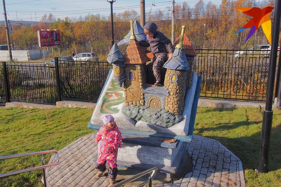 Половина тридесятого царства... и парочка маленьких скалолазов впридачу. Фото: Виктор КОСТРОВ
