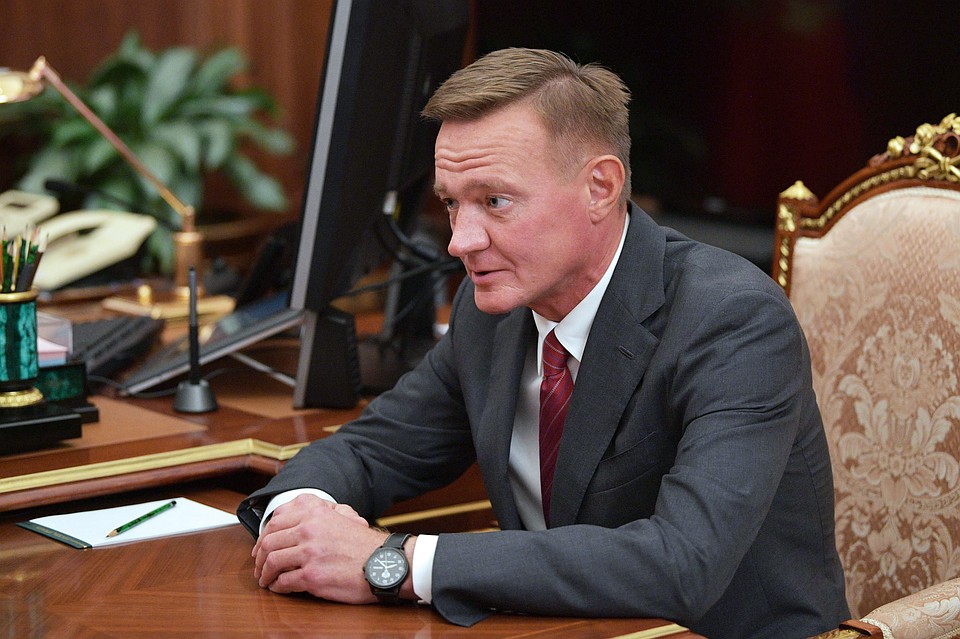 Роман Старовойт, назначенный временно исполняющим обязанности губернатора Курской области, во время встречи с президентом. ФОТО Алексей Дружинин/пресс-служба президента РФ/ТАСС