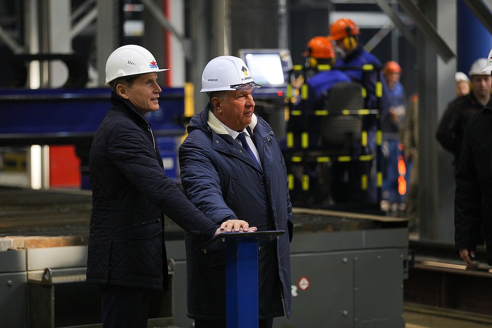 Главный исполнительный директор ПАО «НК «Роснефть» Игорь Сечин и врио губернатора Приморского края Олег Кожемяко. Фото: Александр ХИТРОВ