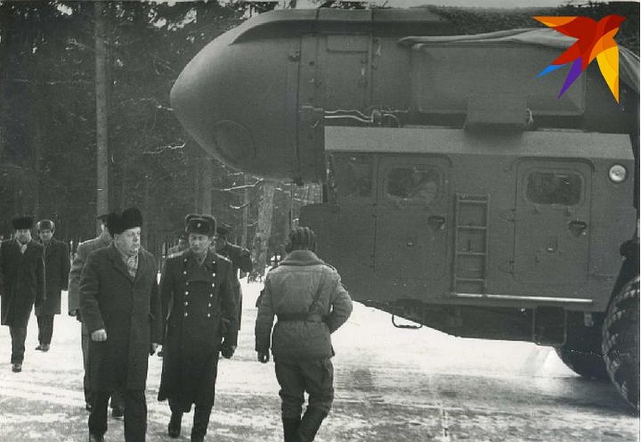 Как только Беларусь стала независимой, зимой 91-го-92 годов Станислав Шушкевич отправился ознакомиться с пусковыми установками с ядерными ракетами и боеголовками. Фото: личный архив.