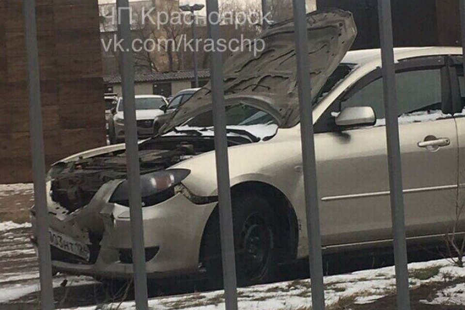 От сильного ветра пострадал автомобиль Фото: ЧП-Красноярск