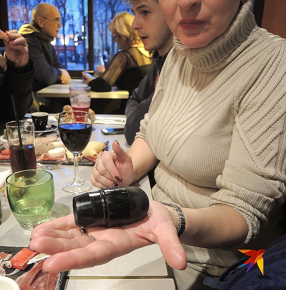 Сувенир из Парижа: использованная полицейскими резиновая пуля, найденная в нескольких шагах от Лувра. Фото: Дарья АСЛАМОВА