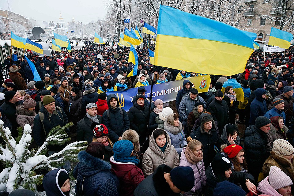 Согласно свидетельствам очевидцев, «митингующих» свозили в украинскую столицу со всех регионов на автобусах Фото: REUTERS