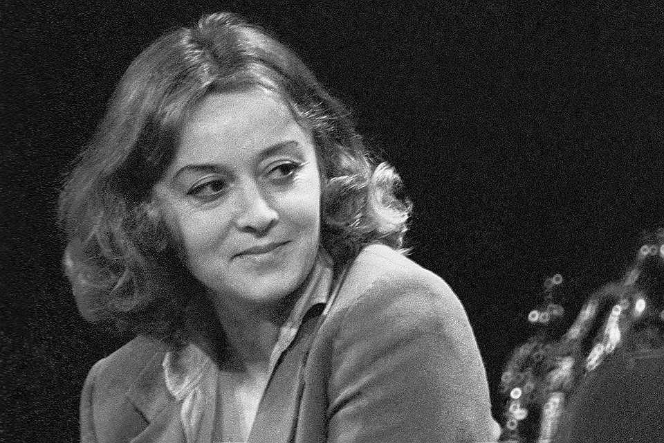 Актриса Маргарита Терехова в спектакле театра Моссовета "Тема с вариациями", 1981 г. Фото Анатолия Морковкина /Фотохроника ТАСС/