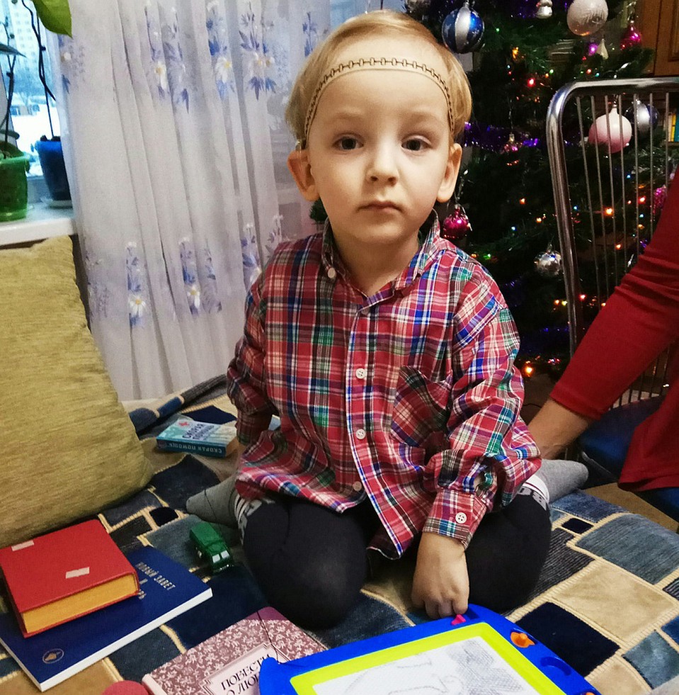 Вова поедет на операцию в Польшу. Фото: личный архив