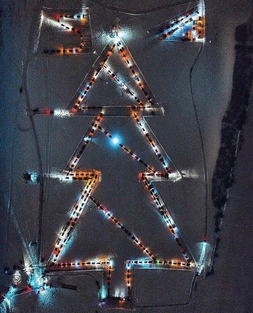 Группа ВК "#АвтоЕлка Питер 2018 Фото: СОЦСЕТИ