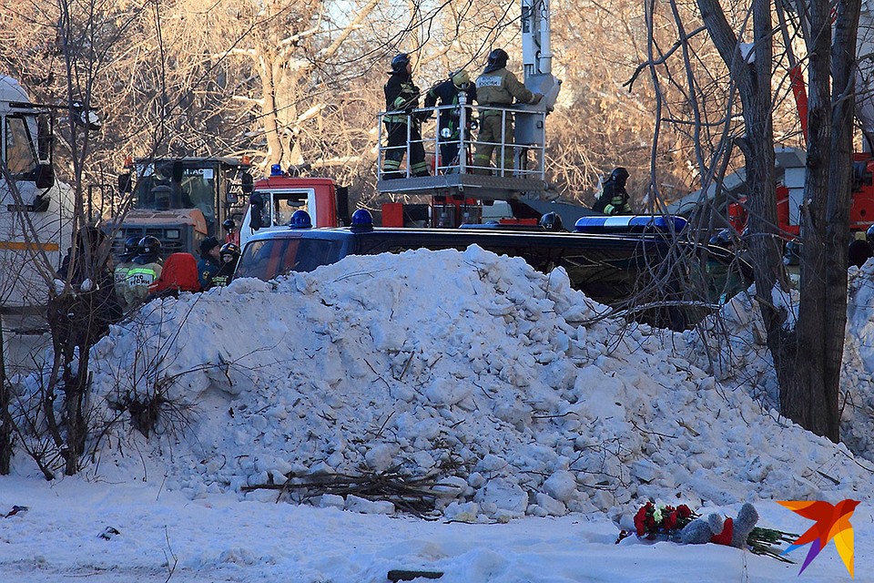 Под завалами могут находиться до 68 человек. Фото: Сергей Чуфаров, Евгений Чуфаров