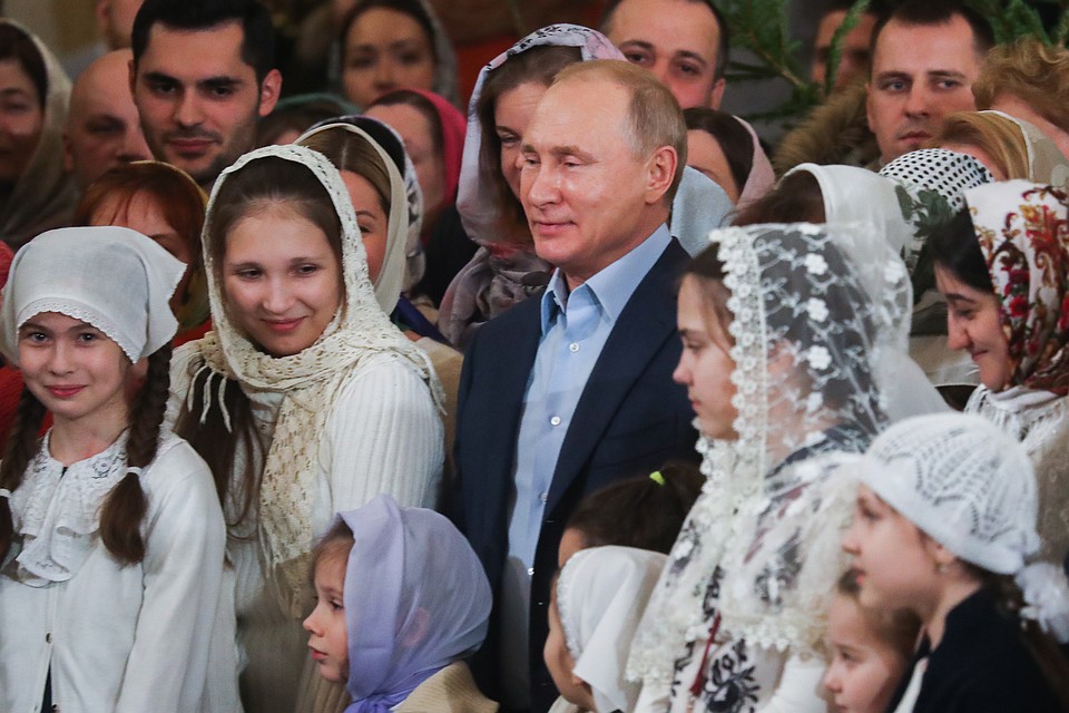 Путин приехал на Рождество в храм, где крестили его самого. Фото: Александр Демьянчук/ТАСС