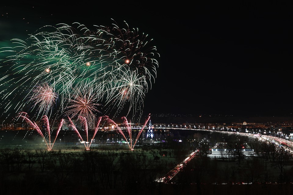 Салют прводится на средства меценатов Фото: Мария ЛЕНЦ