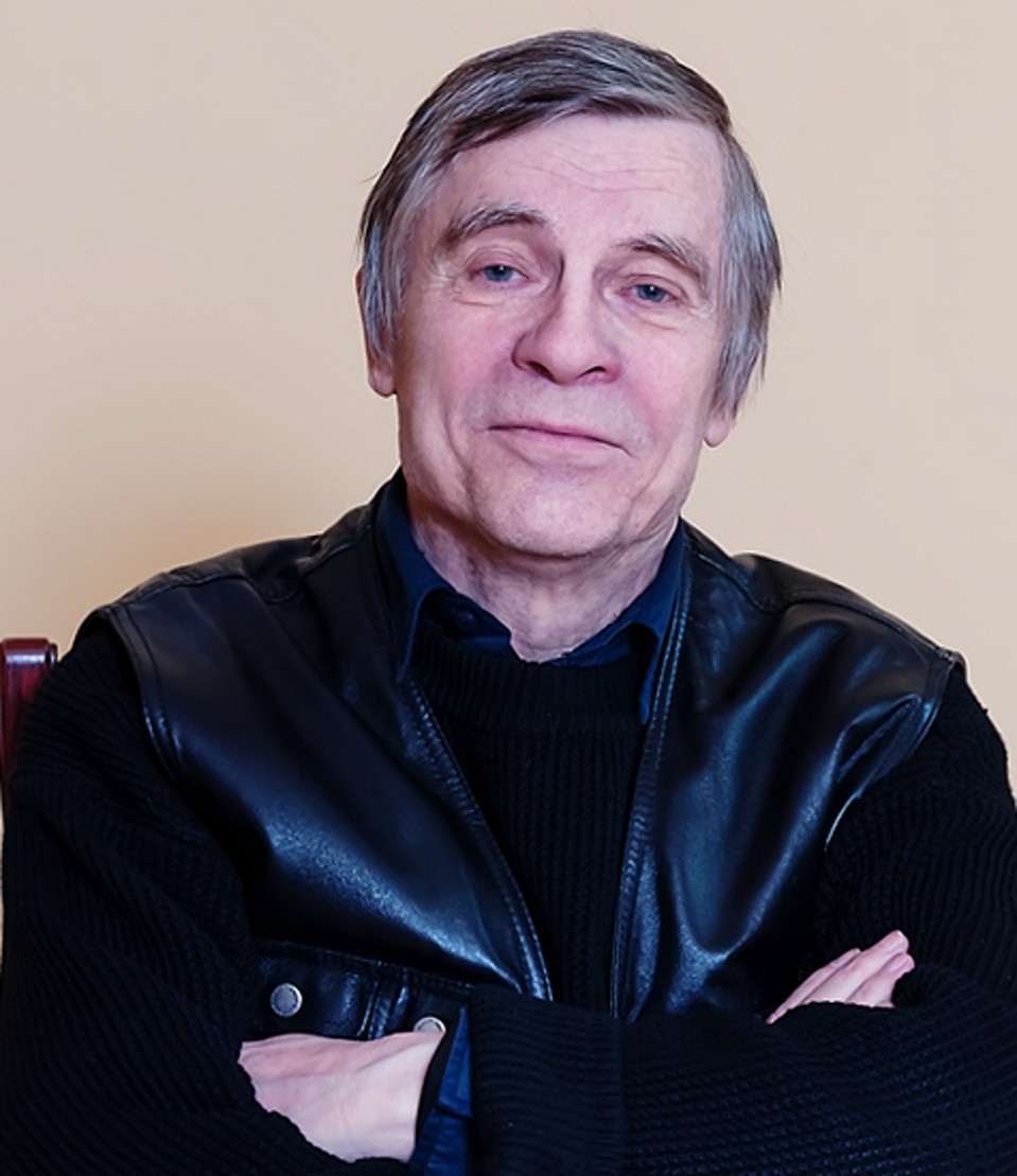 Валерий Персиков - Пока я наблюдаю, как спектакль понемногу начинает жить своей жизнью. Фото: ТАТД