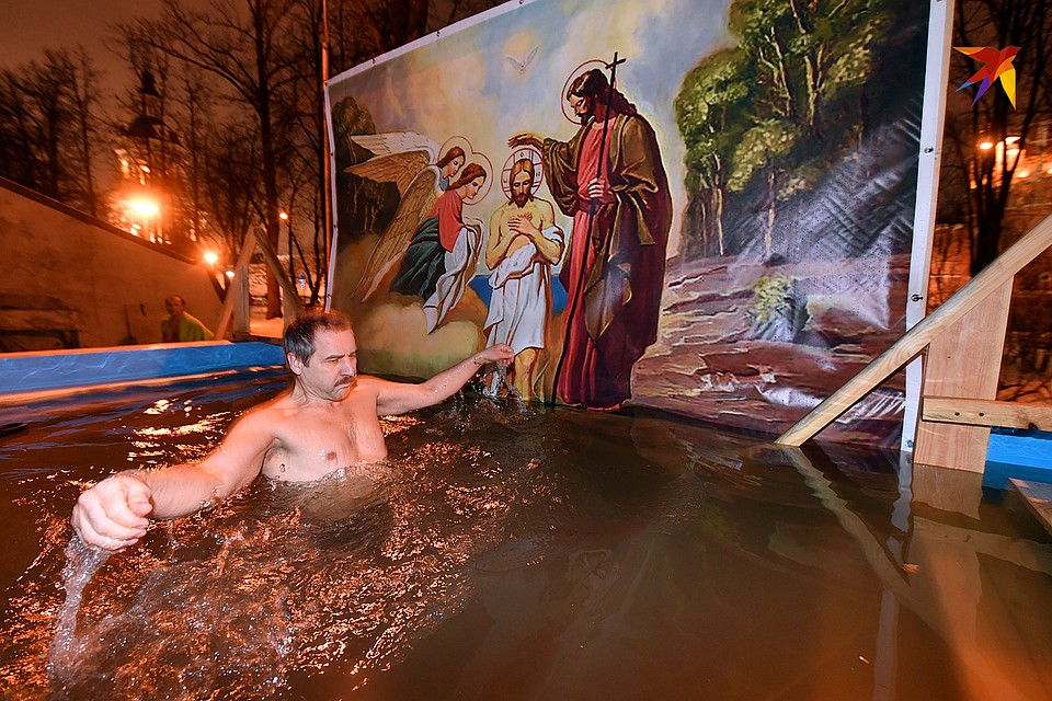 Только в Москве и Подмосковье в крещенских купаниях приняли участие более ста тысяч человек Фото: Владимир ВЕЛЕНГУРИН