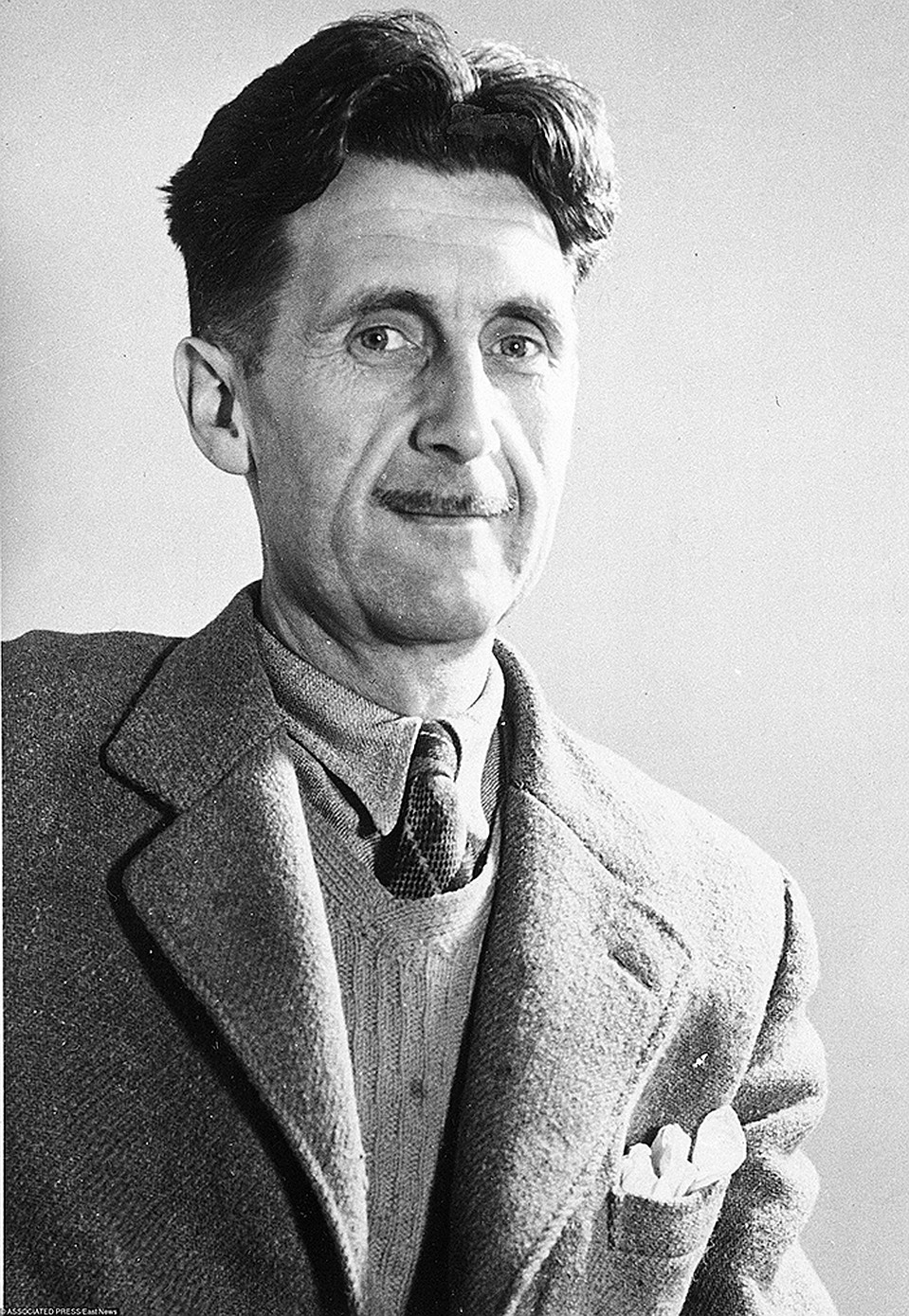 Британский классик Джордж Оруэлл умер почти 70 лет назад, 21 января 1950 года, а его «прогнозы» сбываются и сегодня Фото: EAST NEWS