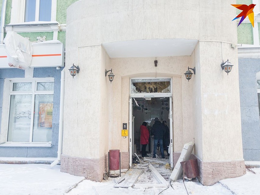 Так сейчас выглядит вход в банк. Фото: Даба ДАБАЕВ