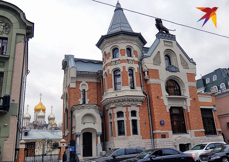 Особняк на Остоженке, который Кекушев построил для себя и семьи. В проеме виден Зачатьевский монастырь. Фото: Наталия АНДРЕАССЕН