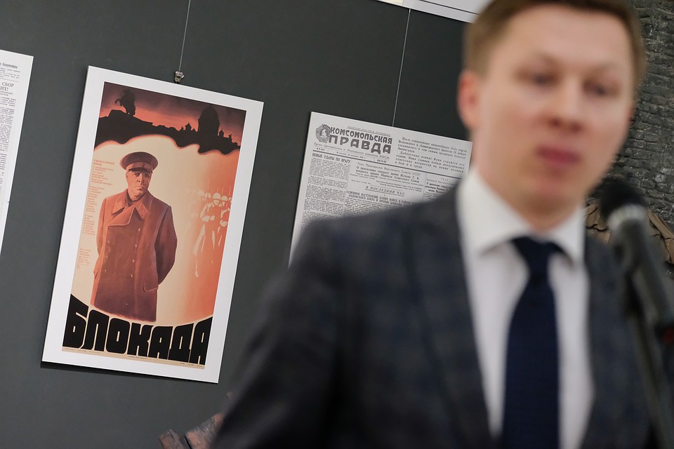 Экспонатами стали декорации и реквизит киностудии, репринты и фото газеты Фото: Артем КИЛЬКИН