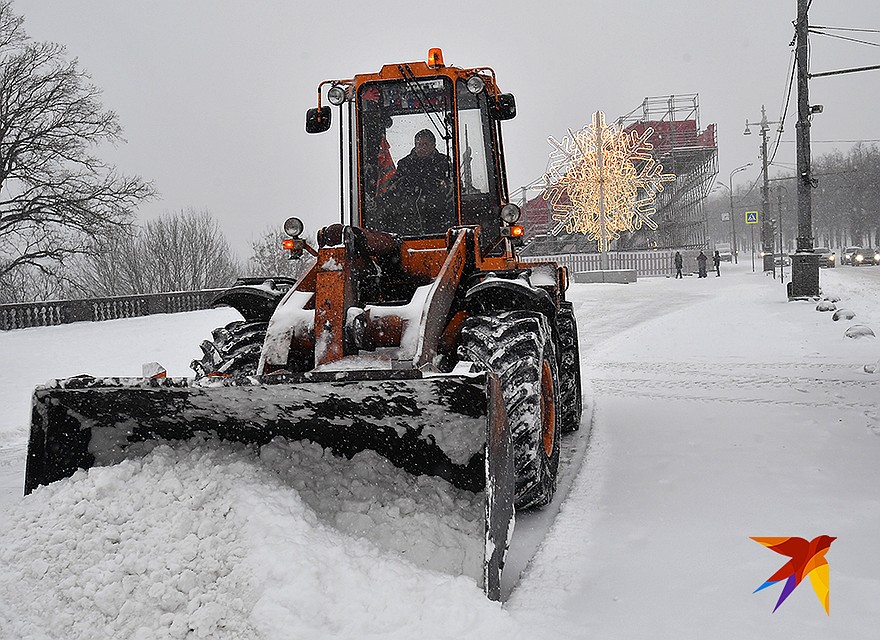 Работа коммунальщиков по уборке снега в Москве. Фото: Виктор ГУСЕЙНОВ