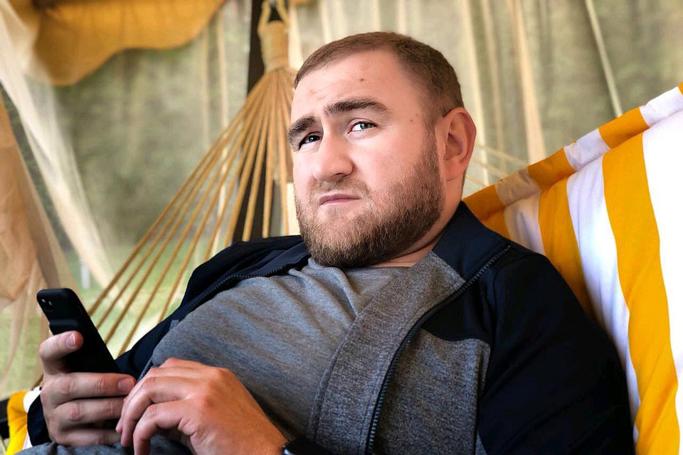 Рауфу Арашукову вменяют ряд тяжких преступлений: участие в преступной группировке и убийство двух человек. Фото: Личная страничка героя публикации в соцсети