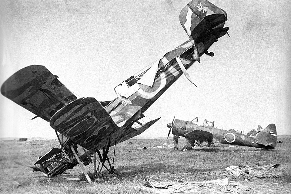 Август 1945 года, Маньчжурия. Подбитый японский самолет. Фото Александр Становов/Фотохроника ТАСС